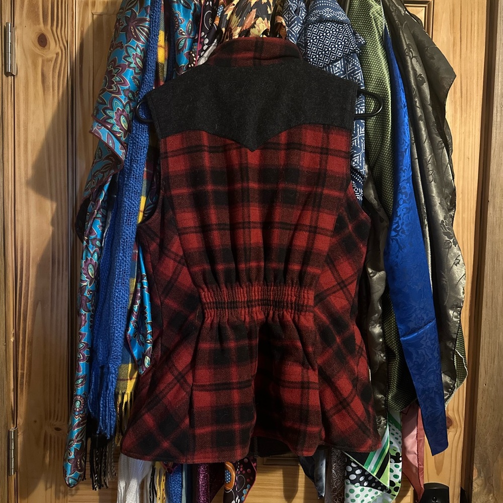 Powder River vest - Picture 3 of 4